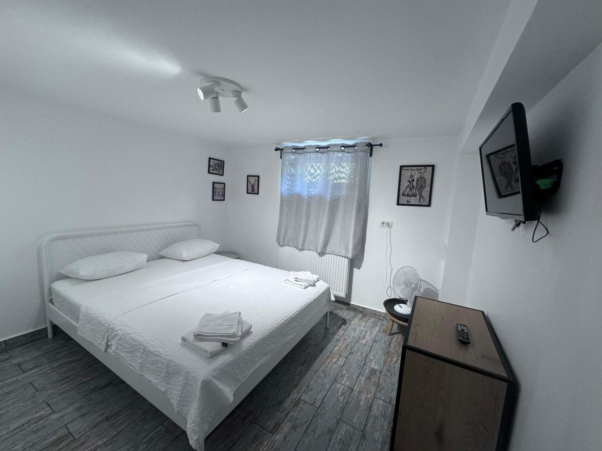 News Studio Bucharest Luaran gambar